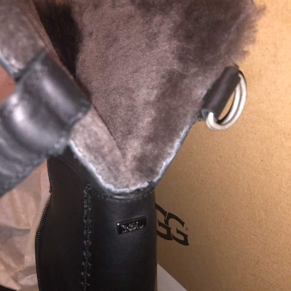-SOLD- Brand NEW never worn Ugg Miko boots - Picture 3 of 8